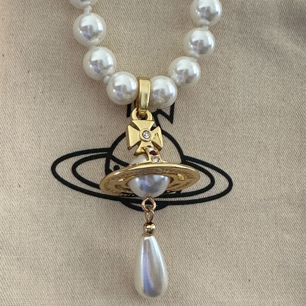 Vivienne Westwood gold Saturn orb pearl necklace - Picture 1 of 9